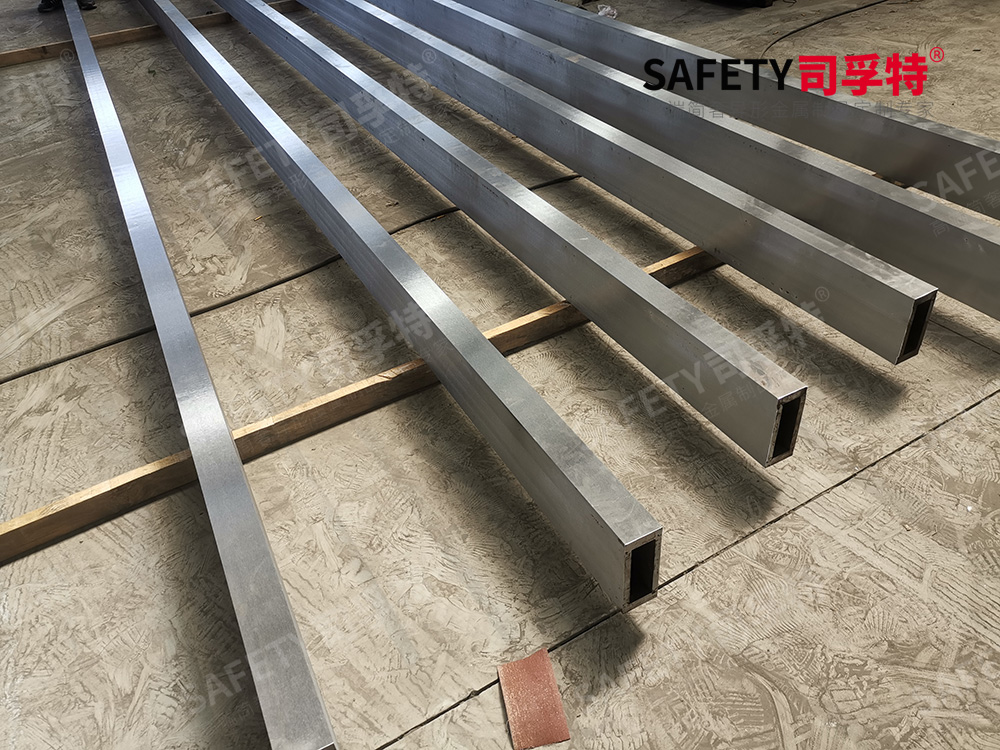 精制鋼(精制鋼)、型鋼、直角方管之間的區(qū)別,各自應(yīng)用在哪方面?- 廣州司孚特精制鋼(圖1) 1.jpg