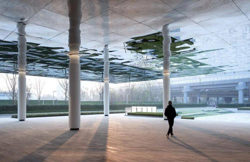 裝飾幕墻用水波紋不銹鋼扭曲板,高貴與典雅的空間藝術(shù)-司孚特不銹鋼制品加工生產(chǎn)(圖2) cb8c36c069254207a65d3f9f33aac897.jpeg