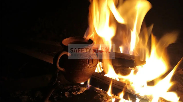 圍爐煮茶的由來:云南非遺“火塘烤茶”的傳承(圖5) 圍爐煮茶的由來:云南非遺“火塘烤茶”的傳承(圖5)