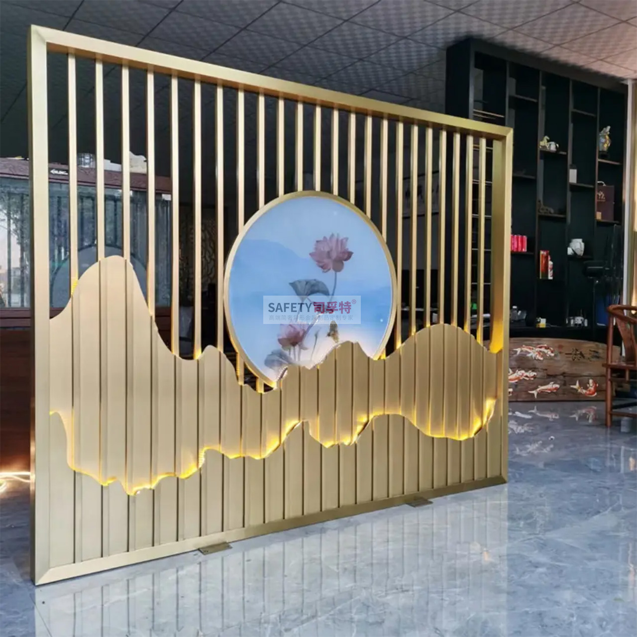 金屬山水屏風(fēng)隔斷:新中式古典風(fēng),精致優(yōu)雅,輕奢舒適(圖4) 金屬山水屏風(fēng)隔斷:新中式古典風(fēng),精致優(yōu)雅,輕奢舒適(圖4)