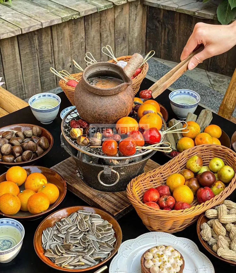 圍爐煮茶刷屏,一起來感受古詩詞中的茶風(fēng)茶韻「圍爐茶桌,炭火爐」(圖1) 圍爐煮茶刷屏,一起來感受古詩詞中的茶風(fēng)茶韻「圍爐茶桌,炭火爐」(圖1)