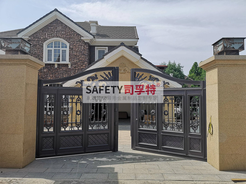 別墅大門(mén)用什么材質(zhì)好？[別墅銅門(mén)，鋁藝別墅大門(mén)](圖3)