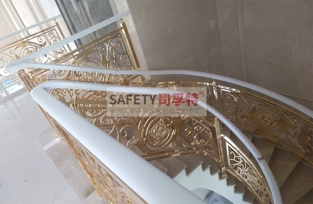 鋁藝鏤空雕花樓梯扶手:造型多樣,工藝成熟,彰顯高端品味(圖2) 鋁藝鏤空雕花樓梯扶手:造型多樣,工藝成熟,彰顯高端品味(圖2)