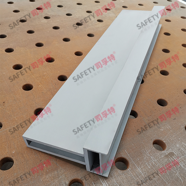 氟碳噴涂凹形且型精制鋼幕墻型材(圖6) 氟碳噴涂凹形且型精制鋼幕墻型材(圖6)