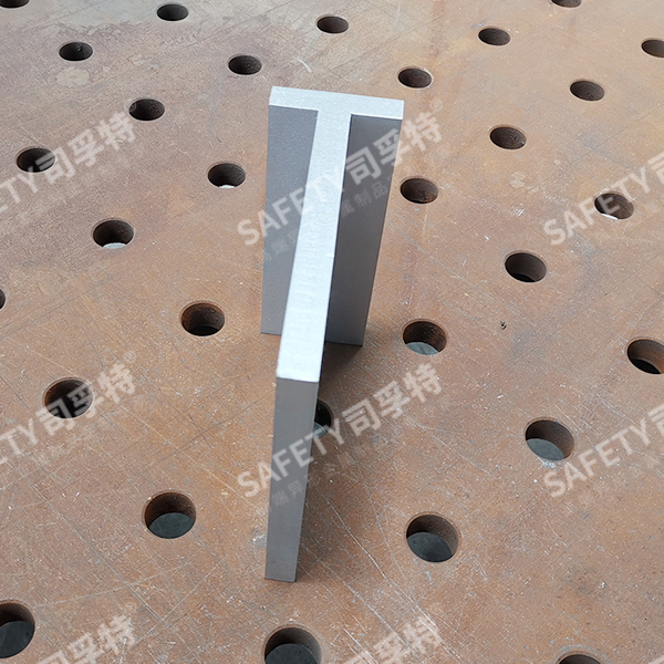 幕墻氟碳噴涂T型焊接精制鋼型材(圖2) 幕墻氟碳噴涂T型焊接精制鋼型材(圖2)