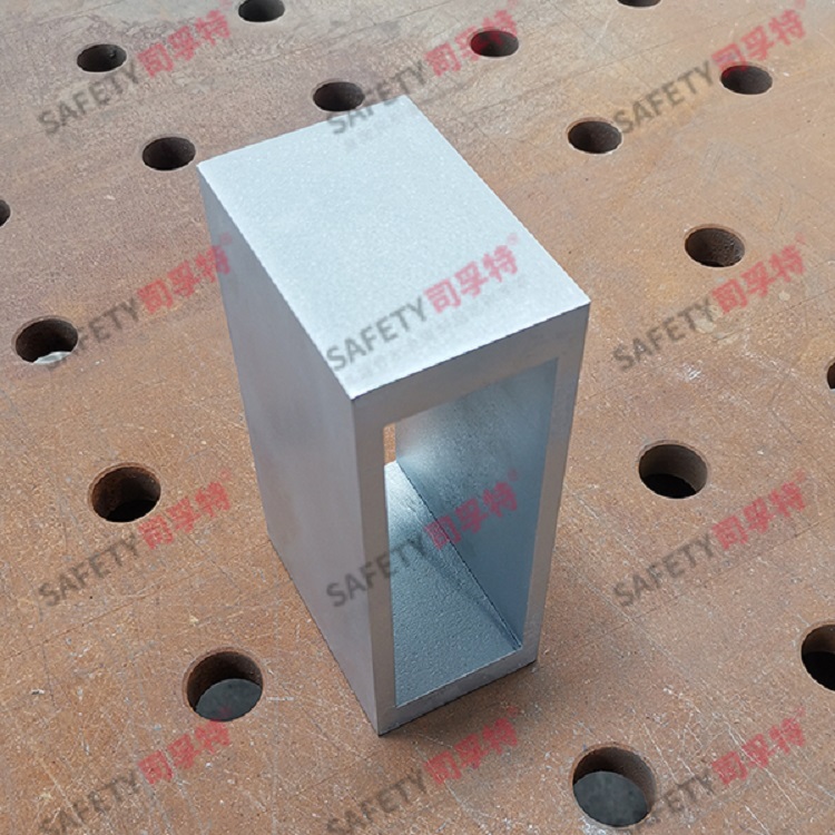 精益求精,幕墻中“精致鋼”的設計與應用-司孚特金屬(圖2) 精益求精,幕墻中“精致鋼”的設計與應用-司孚特金屬(圖2)